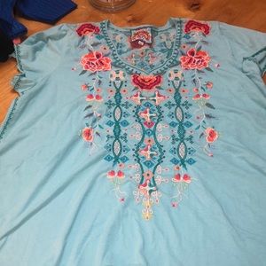Beautiful Johnny Was embroidered tunic top in great shape size XXL